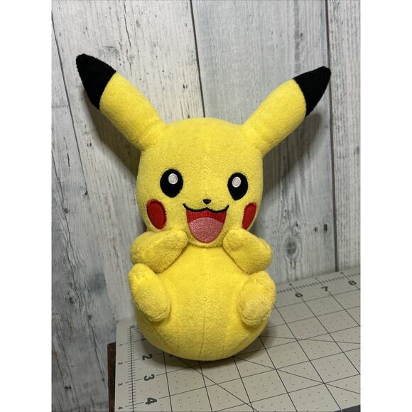 2017 TOMY Pikachu Pokemon 9" Sitting Plush Smiling Happy Yellow Stuffed Toy - Picture 1 of 7